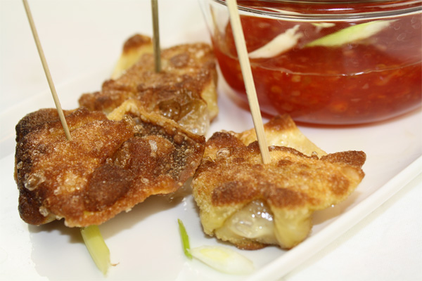 Crisp Wontons & Temptingly Spicy Sweet Sour Sauce