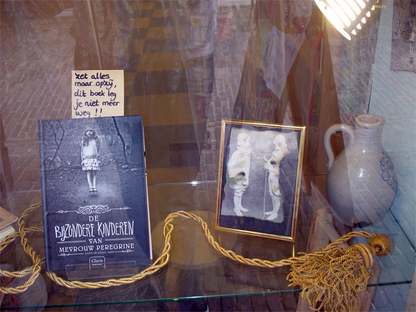 Tover Je Eigen Ster: A Cute Bookshop in Holland With A Lovely Miss Peregrine Window Display