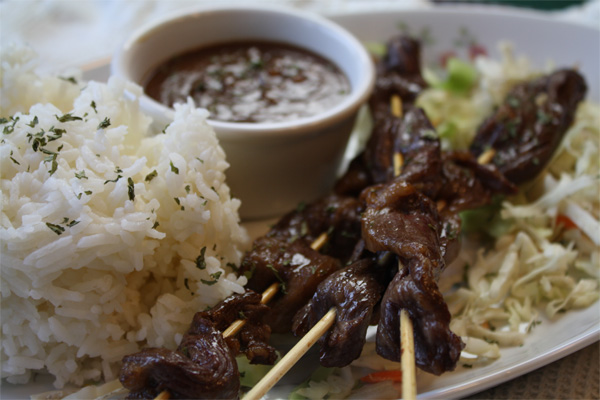 Beef Satay Skewers with Spicy Peanut Sauce
