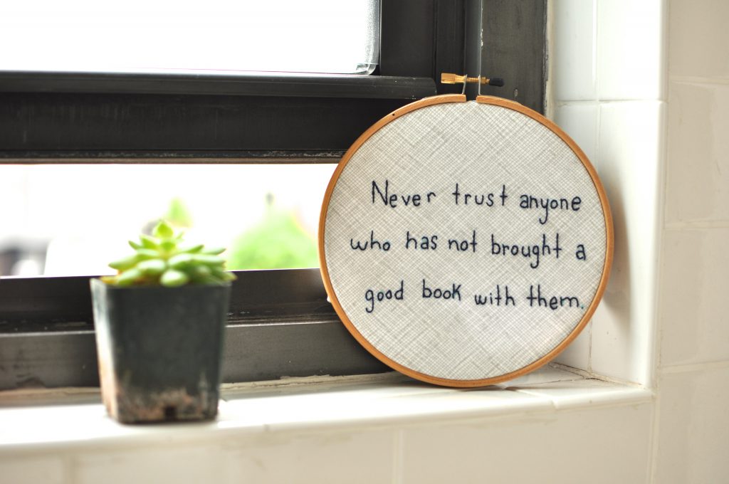 How to Tuesday: Create Your Own Bookish Hoop Art