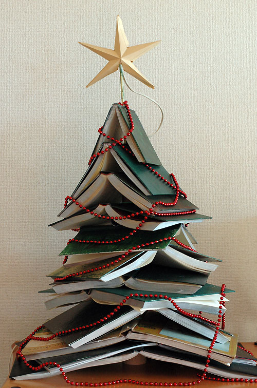 How to DIY 8 Different Bookish Christmas Trees