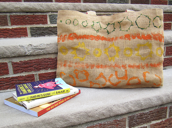 Bookish DIY Gifts: An Avant-Gourd Tote