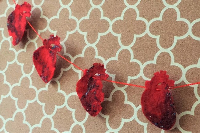 Blood-DIY Valentine: Make a Garland of Undead Hearts
